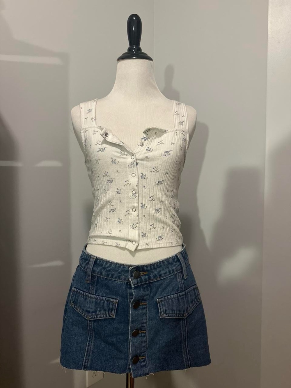 Forever 21 Cream Ribbed Floral Button-Front Camisole